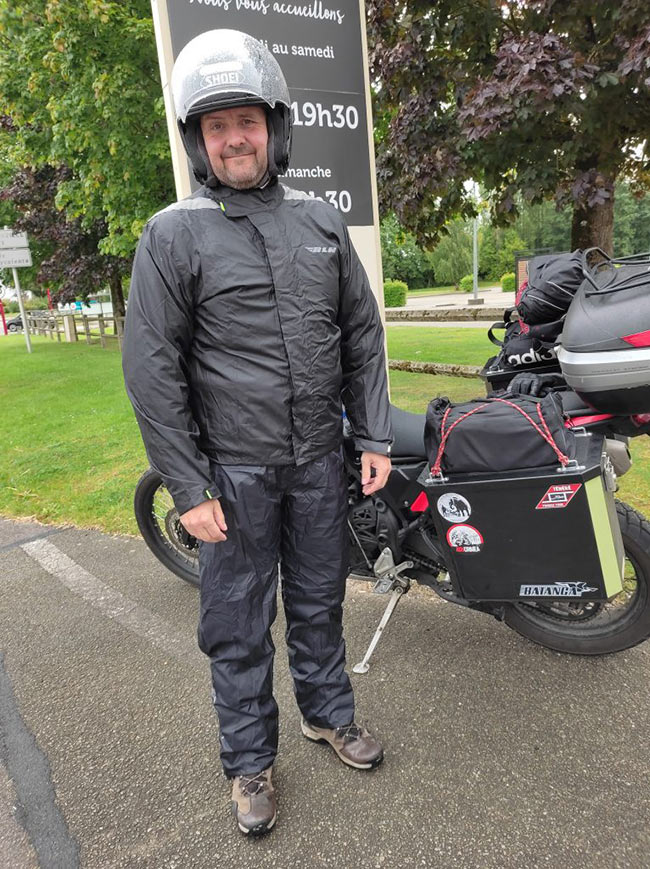 Quels sont les meilleurs vêtements de moto contre la pluie
